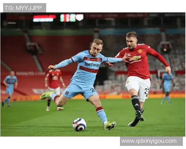 足球明星对阵曼联精彩比分回顾与赛季表现分析